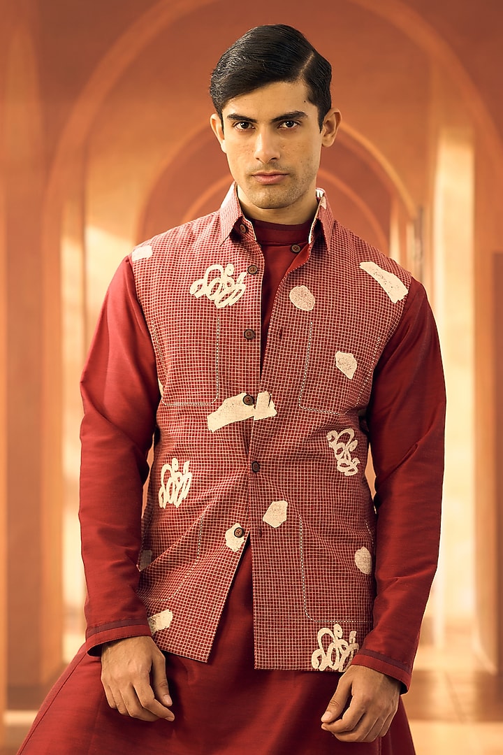 Red Linen Abstract Printed Bundi Jacket by Vivek Karunakaran at Pernia's Pop Up Shop