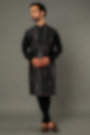 Black Embroidered Kurta Set by Vivek Karunakaran at Pernia's Pop Up Shop