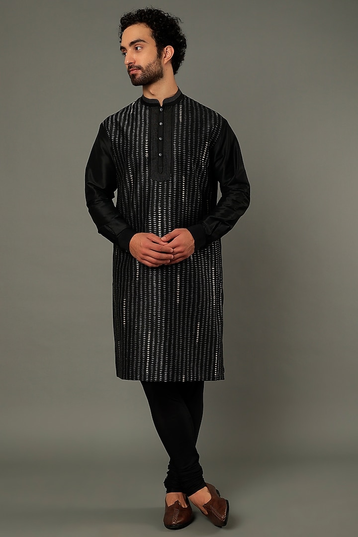 Black Embroidered Kurta Set by Vivek Karunakaran at Pernia's Pop Up Shop