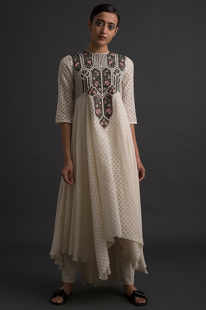 Ivory Flared Kurta With Floral Embroidery by Varq By Varun Nidhika