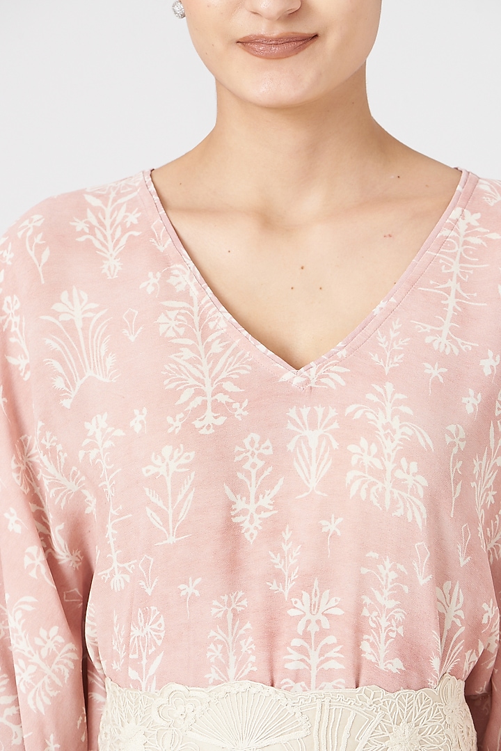 Blush Pink Printed Kaftan With Belt by Varq By Varun Nidhika at Pernia's Pop Up Shop