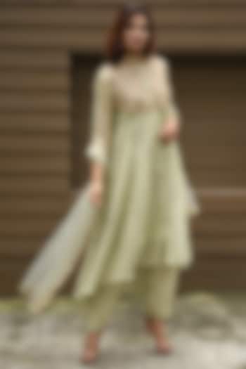 Green Hand Embroidered Tunic Set by Vara By Vibha & Priti at Pernia's Pop Up Shop