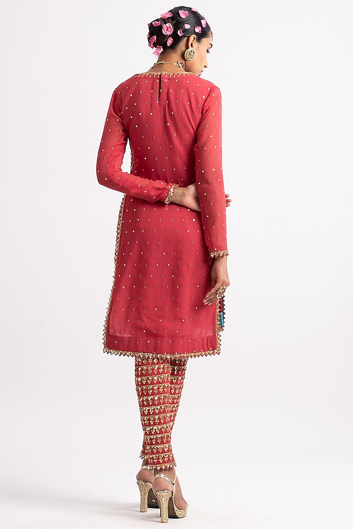 Deep Coral Georgette Kurta Set by Vvani By Vani Vats at Pernia's Pop Up Shop