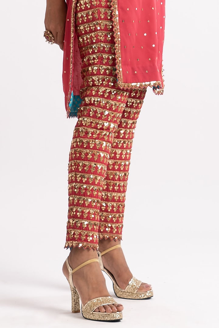 Deep Coral Georgette Kurta Set by Vvani By Vani Vats at Pernia's Pop Up Shop