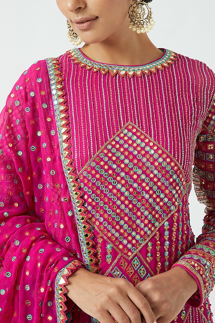 Fuchsia Hand Embroidered Kurta Set by Vvani By Vani Vats at Pernia's Pop Up Shop