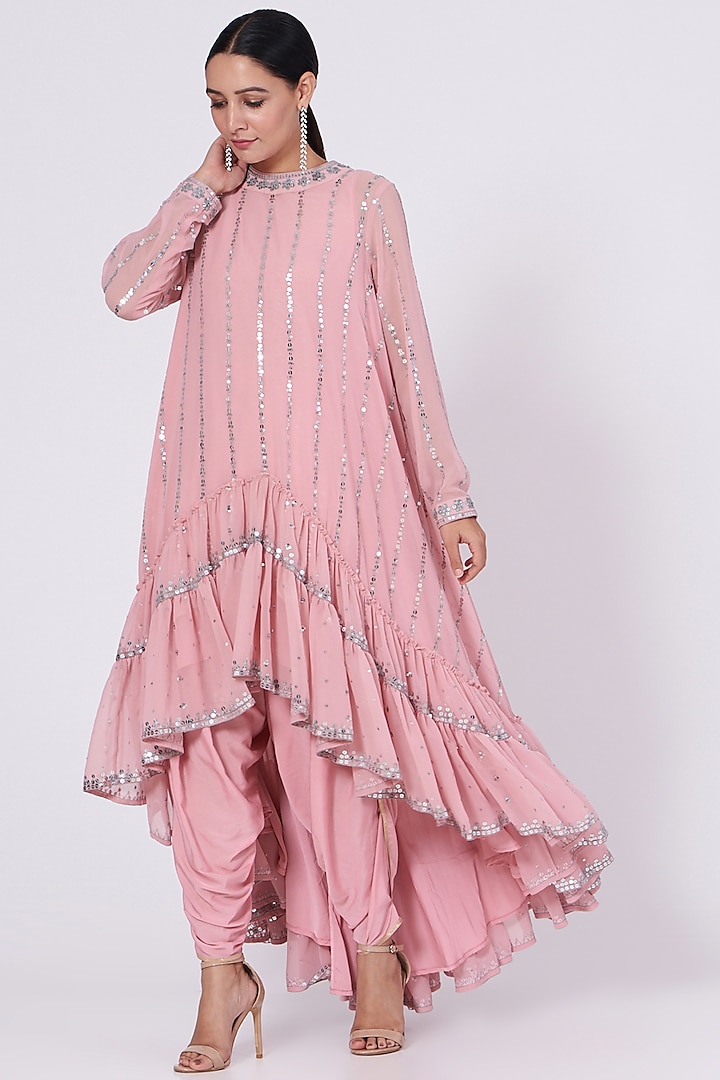 Onion Pink Hand Embroidered Kurta Set by Vvani By Vani Vats at Pernia's Pop Up Shop
