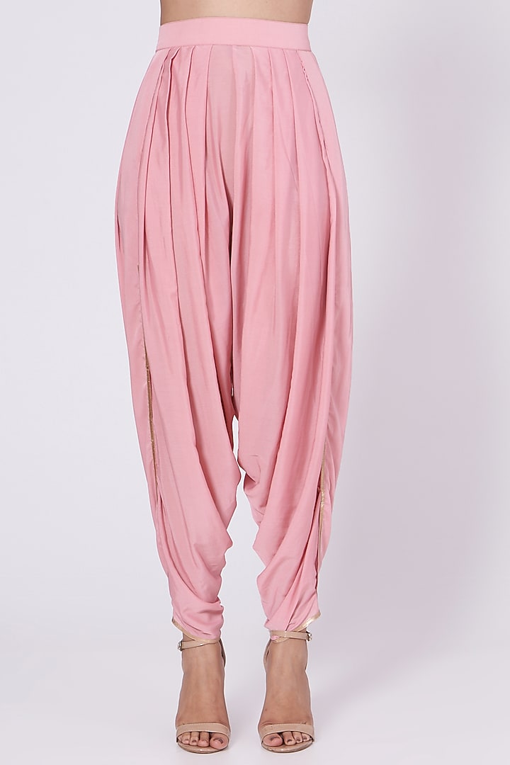Onion Pink Hand Embroidered Kurta Set by Vvani By Vani Vats at Pernia's Pop Up Shop