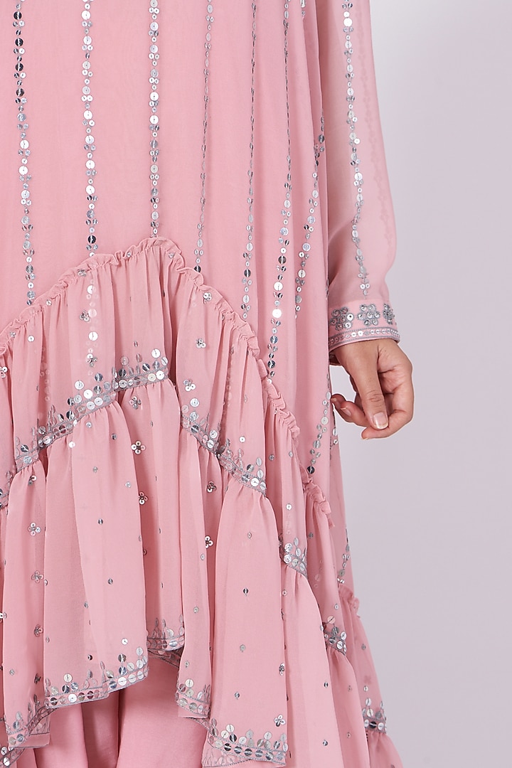 Onion Pink Hand Embroidered Kurta Set by Vvani By Vani Vats at Pernia's Pop Up Shop