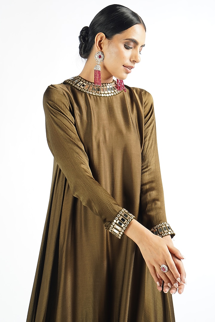 Olive Green Satin Chiffon Kurta Set by Vvani By Vani Vats at Pernia's Pop Up Shop