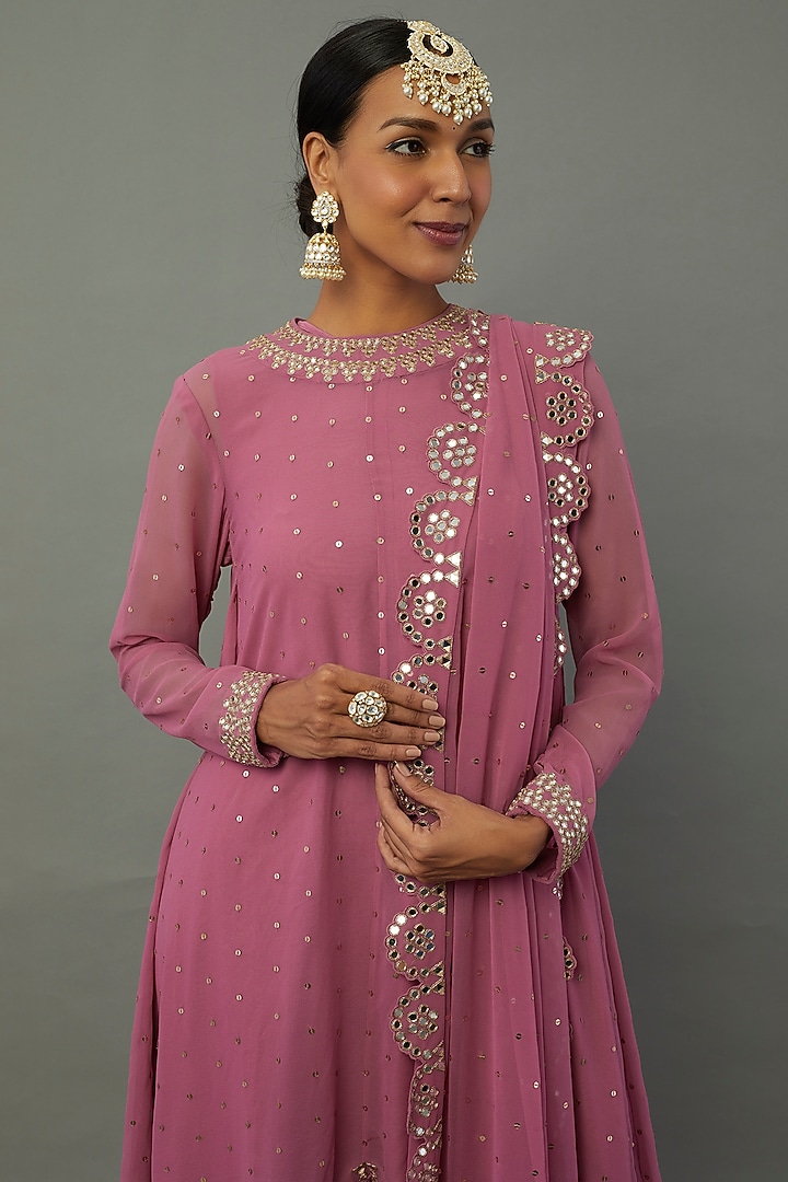 Mauve Embroidered Kurta Set by Vvani by Vani Vats at Pernia's Pop Up Shop