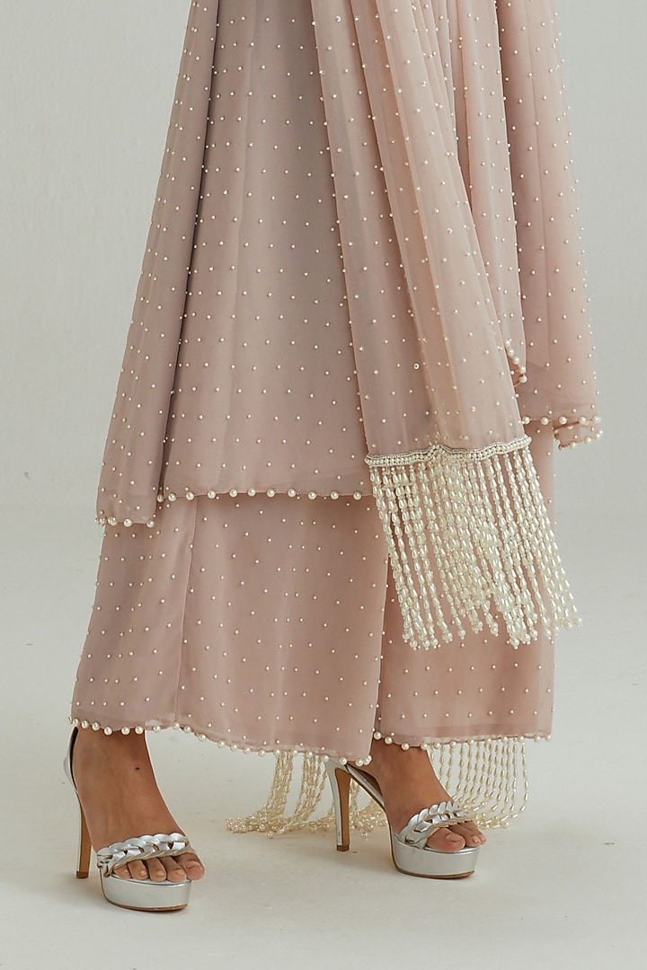 Ash Pink Georgette Mirror & Pearl Embroidered Kurta Set by Vvani by Vani Vats at Pernia's Pop Up Shop