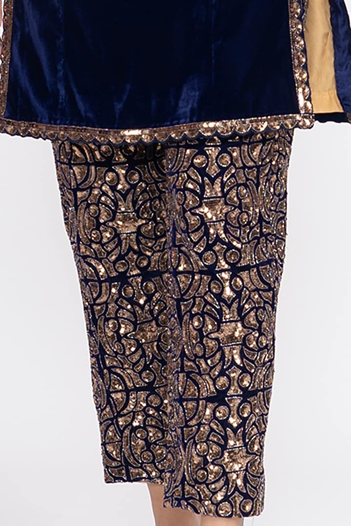Navy Blue Velvet Hand Embroidered Kurta Set by Vvani by Vani Vats at Pernia's Pop Up Shop