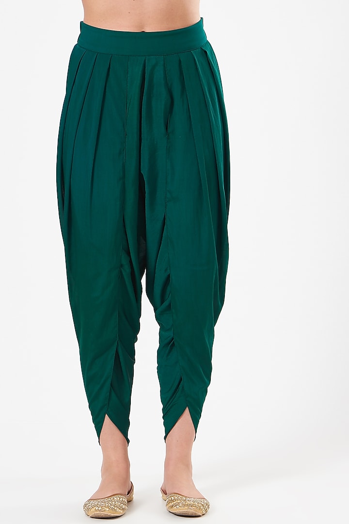 Emerald Green Embroidered Kurta Set by Vvani By Vani Vats at Pernia's Pop Up Shop