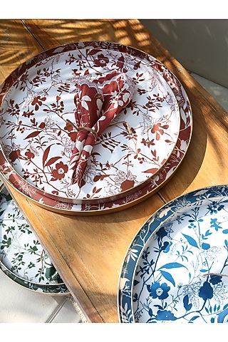 Red Aluminium Metal Tray (Set of 2) by Vvyom