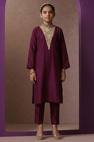 Wine Silk Kashmiri Tilla Embroidered Kurta Set For Girls by Wazir C Kids