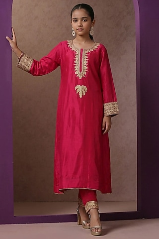 Hot Pink Silk Kashmiri Tilla Embroidered Kurta Set For Girls by Wazir C Kids