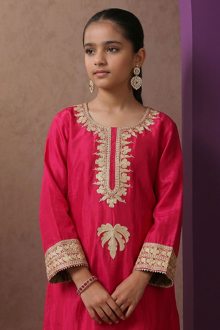 Hot Pink Silk Kashmiri Tilla Embroidered Kurta Set For Girls by Wazir C Kids at Pernia's Pop Up Shop