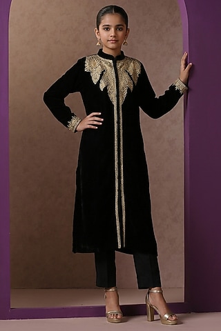 Black Silk Kashmiri Tilla Embroidered Kurta Set For Girls by Wazir C Kids