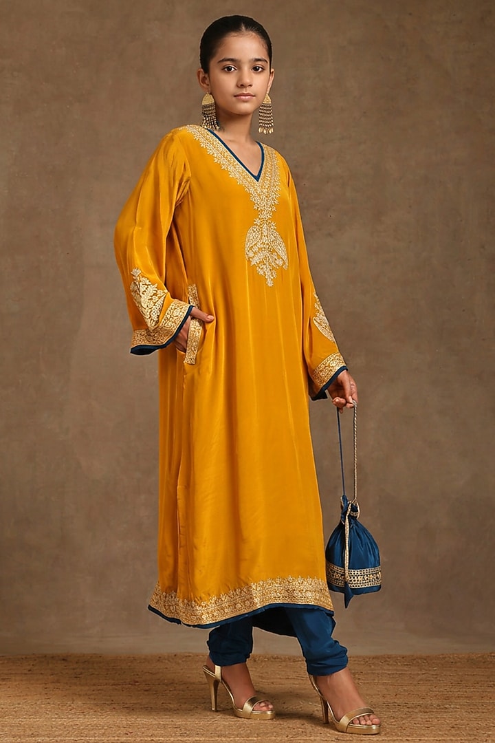 Mustard Crepe Kashmiri Tilla Embroidered Pheran-Style Kurta Set For Girls by Wazir C Kids at Pernia's Pop Up Shop