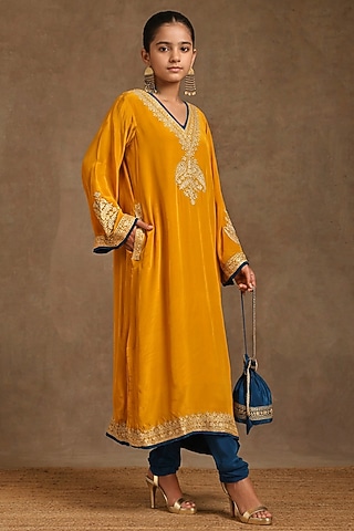 Mustard Crepe Kashmiri Tilla Embroidered Pheran-Style Kurta Set For Girls by Wazir C Kids