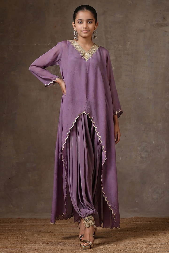 Lavender Crepe & Organza Embroidered Kurta Set For Girls by Wazir C Kids at Pernia's Pop Up Shop
