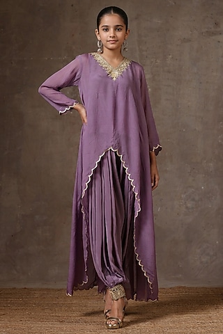 Lavender Crepe & Organza Embroidered Kurta Set For Girls by Wazir C Kids