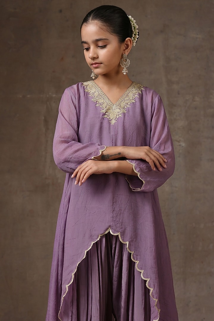 Lavender Crepe & Organza Embroidered Kurta Set For Girls by Wazir C Kids at Pernia's Pop Up Shop