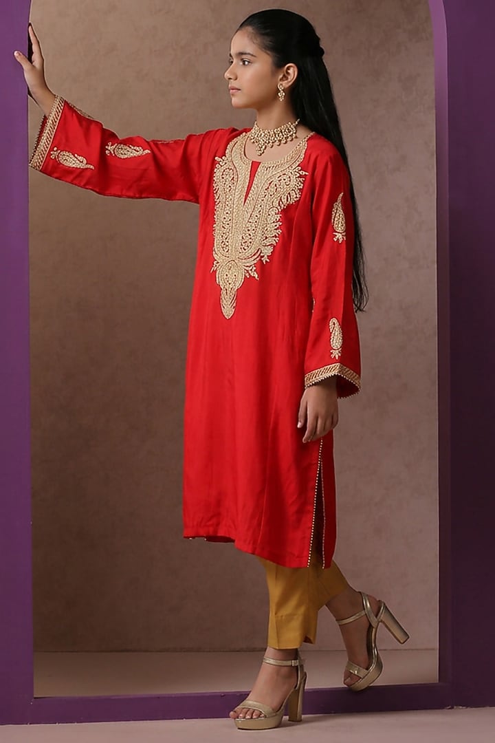 Red Crepe & Silk Embroidered Kurta Set For Girls by Wazir C Kids at Pernia's Pop Up Shop