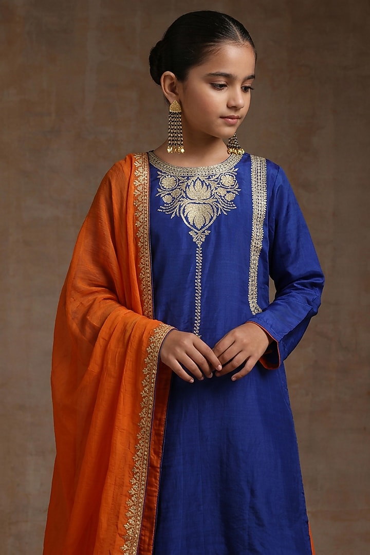 Blue Silk Embroidered Kurta Set For Girls by Wazir C Kids at Pernia's Pop Up Shop