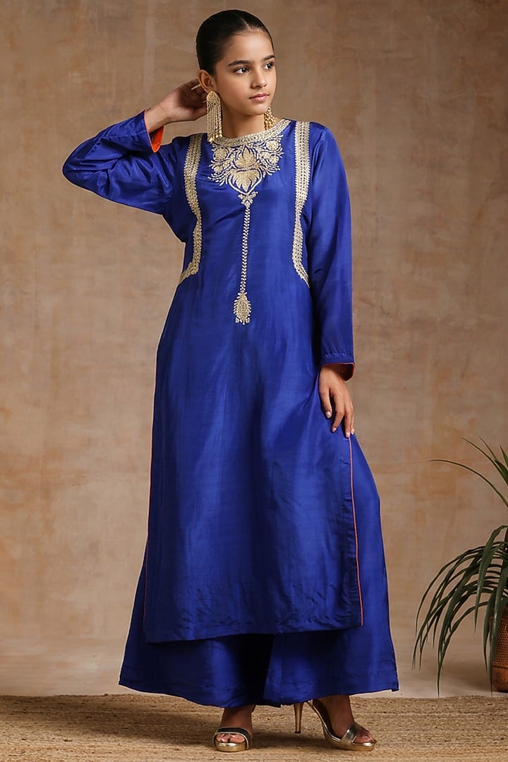 Blue Silk Embroidered Kurta Set For Girls by Wazir C Kids at Pernia's Pop Up Shop