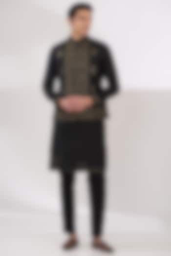 Black Cotton Silk Aari Embroidered Bundi Jacket Set by Wabi Sabi Men at Pernia's Pop Up Shop