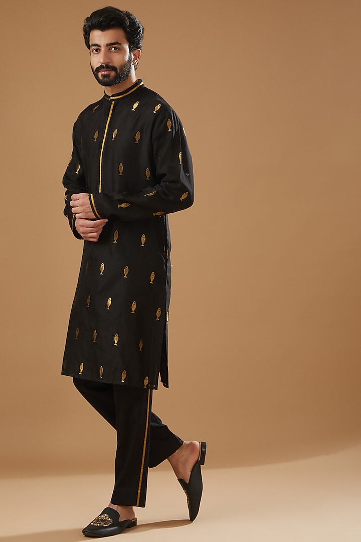 Black Chanderi Handloom Embroidered Kurta Set by Wabi Sabi Men at Pernia's Pop Up Shop