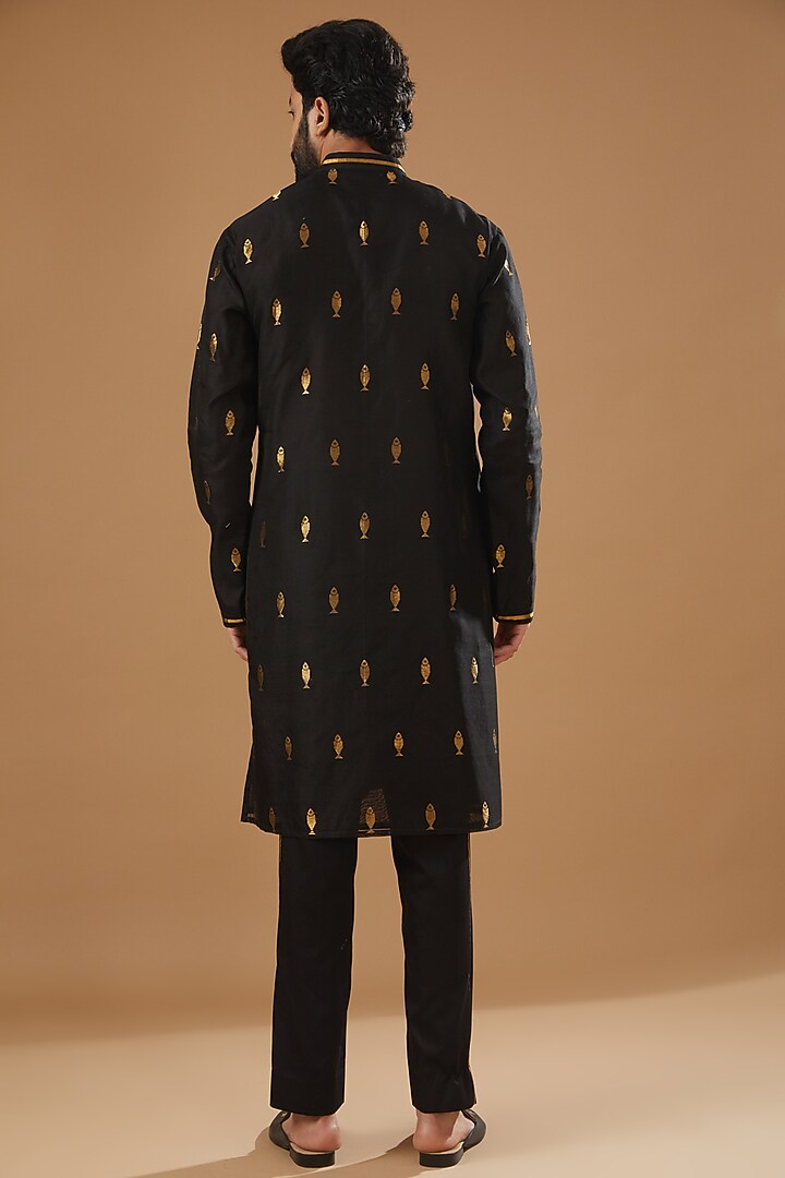 Black Chanderi Handloom Embroidered Kurta Set by Wabi Sabi Men at Pernia's Pop Up Shop