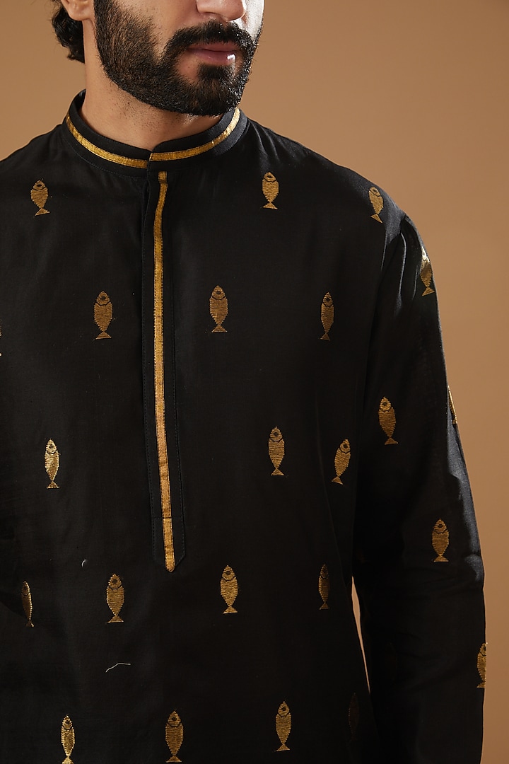 Black Chanderi Handloom Embroidered Kurta Set by Wabi Sabi Men at Pernia's Pop Up Shop