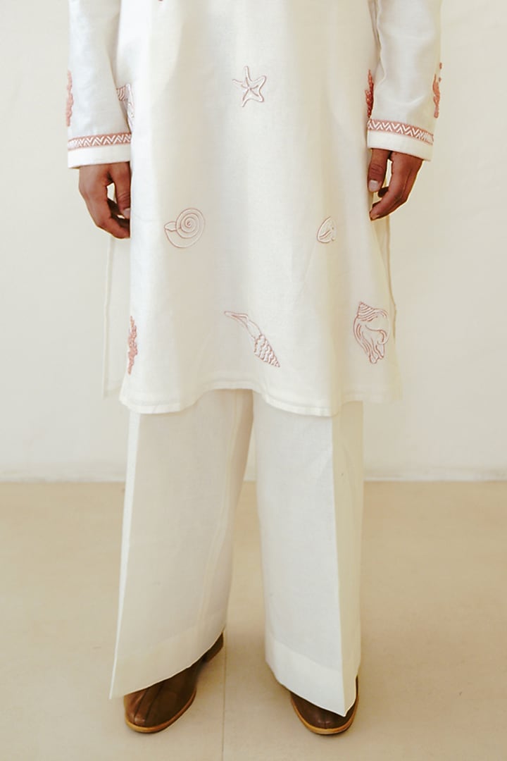 Ivory Chanderi Aari Embroidered Kurta Set by Wabi Sabi Men at Pernia's Pop Up Shop