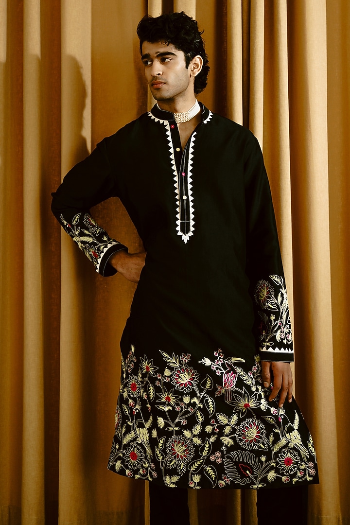 Black Chanderi Aari Embroidered Kurta Set by Wabi Sabi Men at Pernia's Pop Up Shop