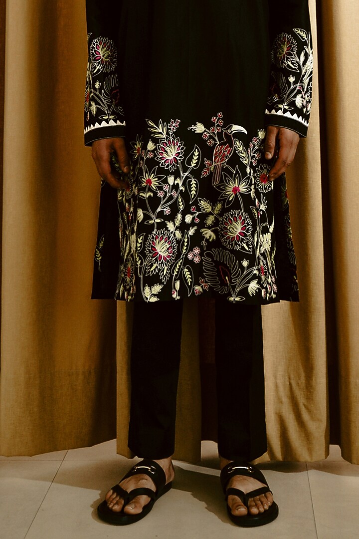 Black Chanderi Aari Embroidered Kurta Set by Wabi Sabi Men at Pernia's Pop Up Shop
