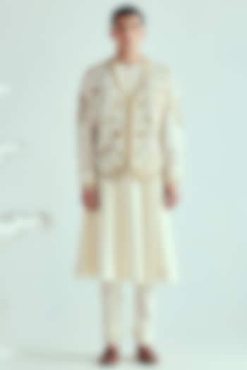 Ivory Chanderi Resham Embroidered Handloom Bundi Jacket Set by Wabi Sabi Men at Pernia's Pop Up Shop