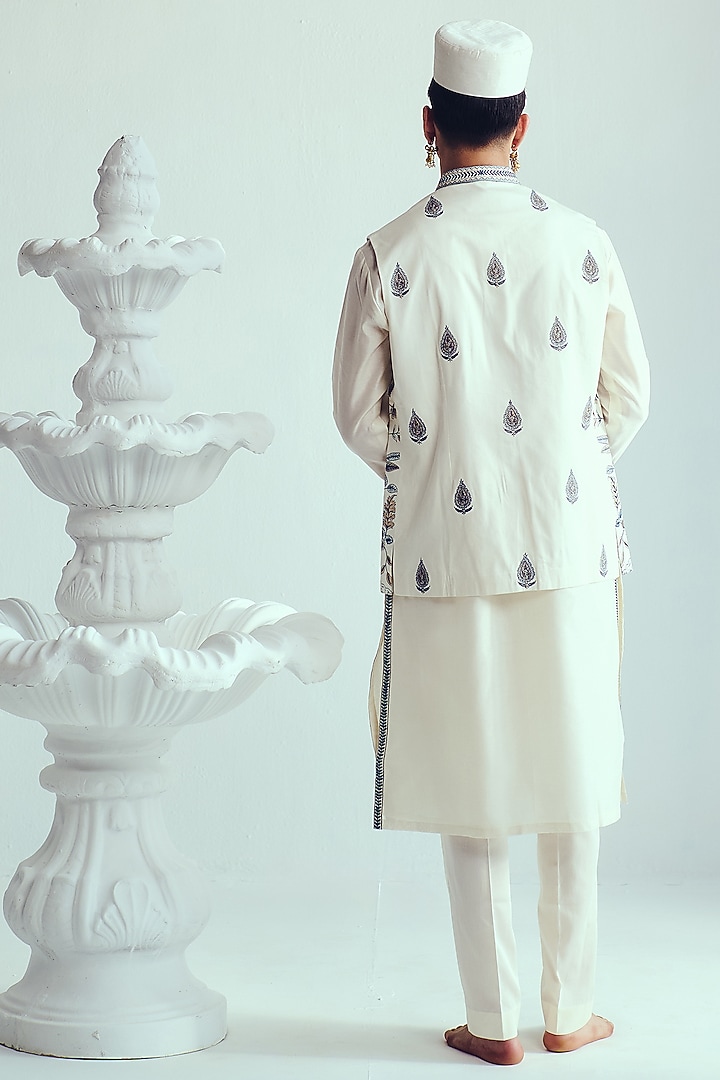 Ivory Chanderi Resham Embroidered Handloom Bundi Jacket Set by Wabi Sabi Men at Pernia's Pop Up Shop