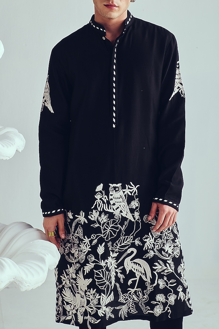 Black Chanderi Aari Embroidered Handloom Kurta Set by Wabi Sabi Men at Pernia's Pop Up Shop