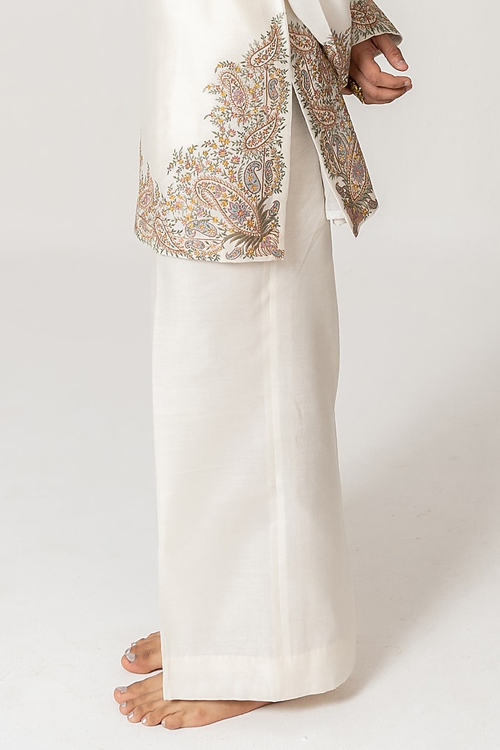 Ivory Chanderi Handloom Resham Embroidered Kurta Set by Wabi Sabi Men at Pernia's Pop Up Shop