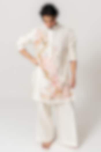 Ivory Chanderi Handloom Hand Painted Kurta Set by Wabi Sabi Men at Pernia's Pop Up Shop