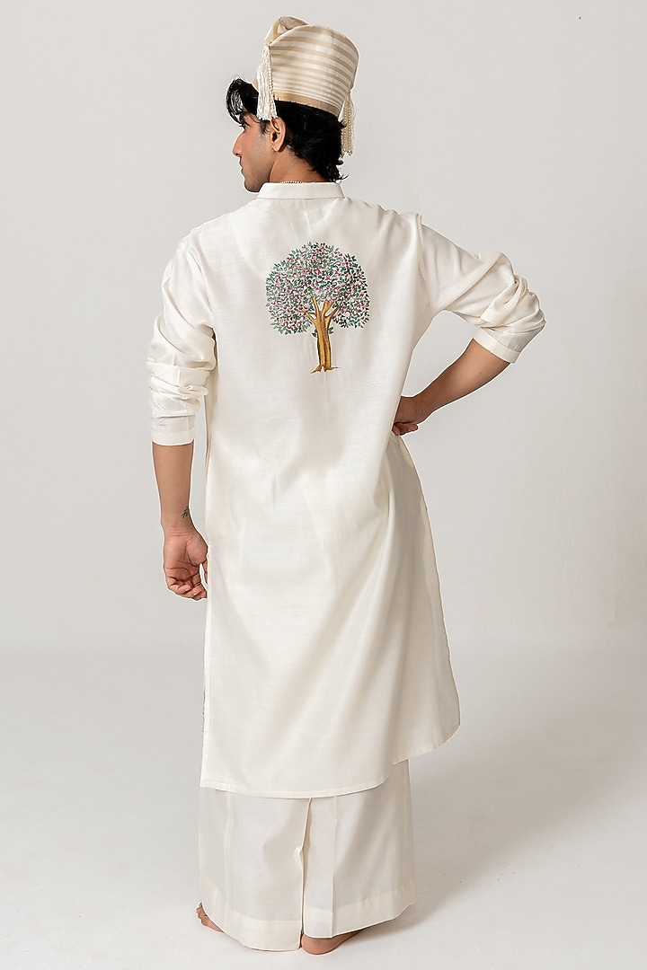 Ivory Chanderi Handloom Hand Painted Kurta Set by Wabi Sabi Men at Pernia's Pop Up Shop