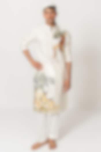 Ivory Chanderi Handloom Hand Painted Kurta Set by Wabi Sabi Men at Pernia's Pop Up Shop