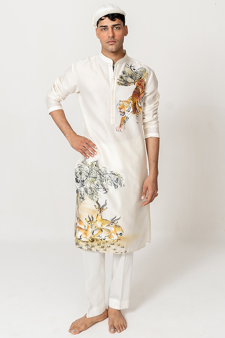 Ivory Chanderi Handloom Hand Painted Kurta Set by Wabi Sabi Men at Pernia's Pop Up Shop
