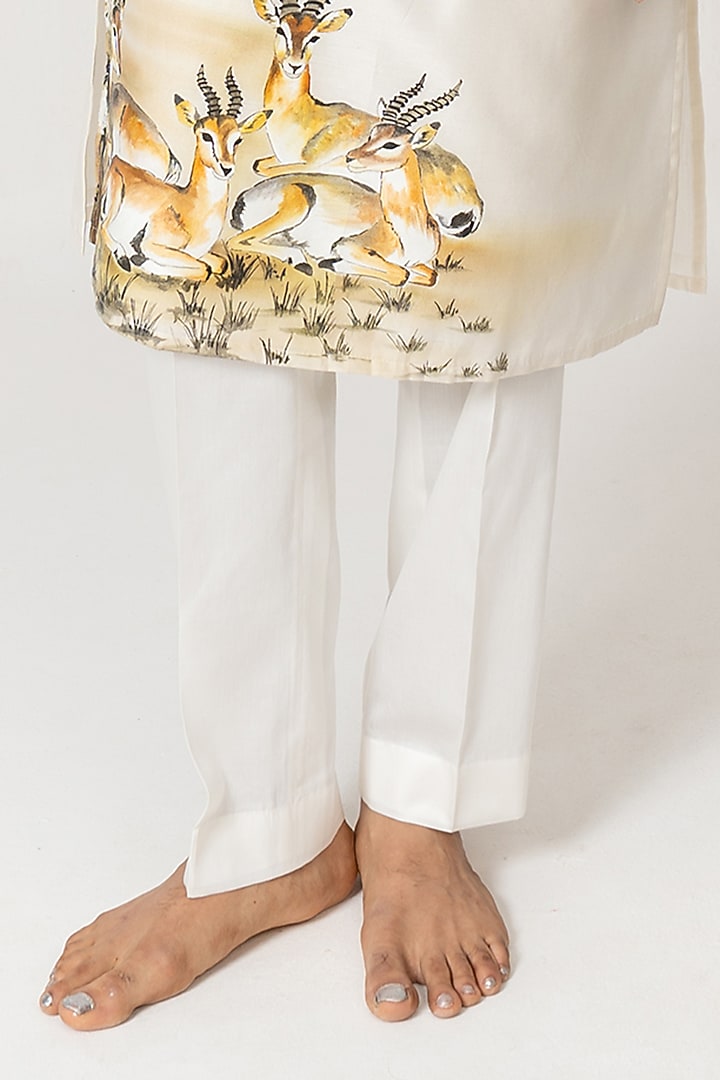 Ivory Chanderi Handloom Hand Painted Kurta Set by Wabi Sabi Men at Pernia's Pop Up Shop