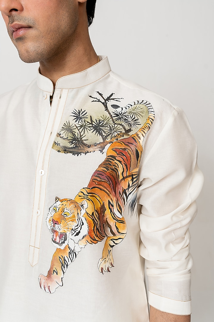 Ivory Chanderi Handloom Hand Painted Kurta Set by Wabi Sabi Men at Pernia's Pop Up Shop