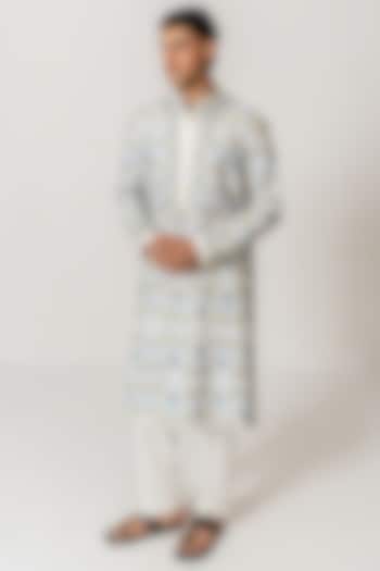 Ivory Chanderi Handloom Aari Embroidered Kurta Set by Wabi Sabi Men at Pernia's Pop Up Shop