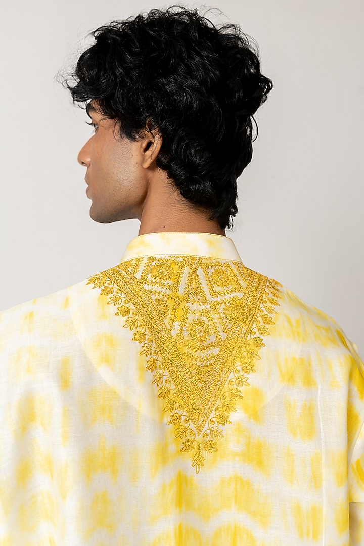 Ivory & Yellow Chanderi Handloom Tie-Dyed Kurta Set by Wabi Sabi Men at Pernia's Pop Up Shop