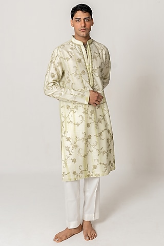 Pearl-Colored Chanderi Dori Embroidered Handloom Kurta Set by Wabi Sabi Men
